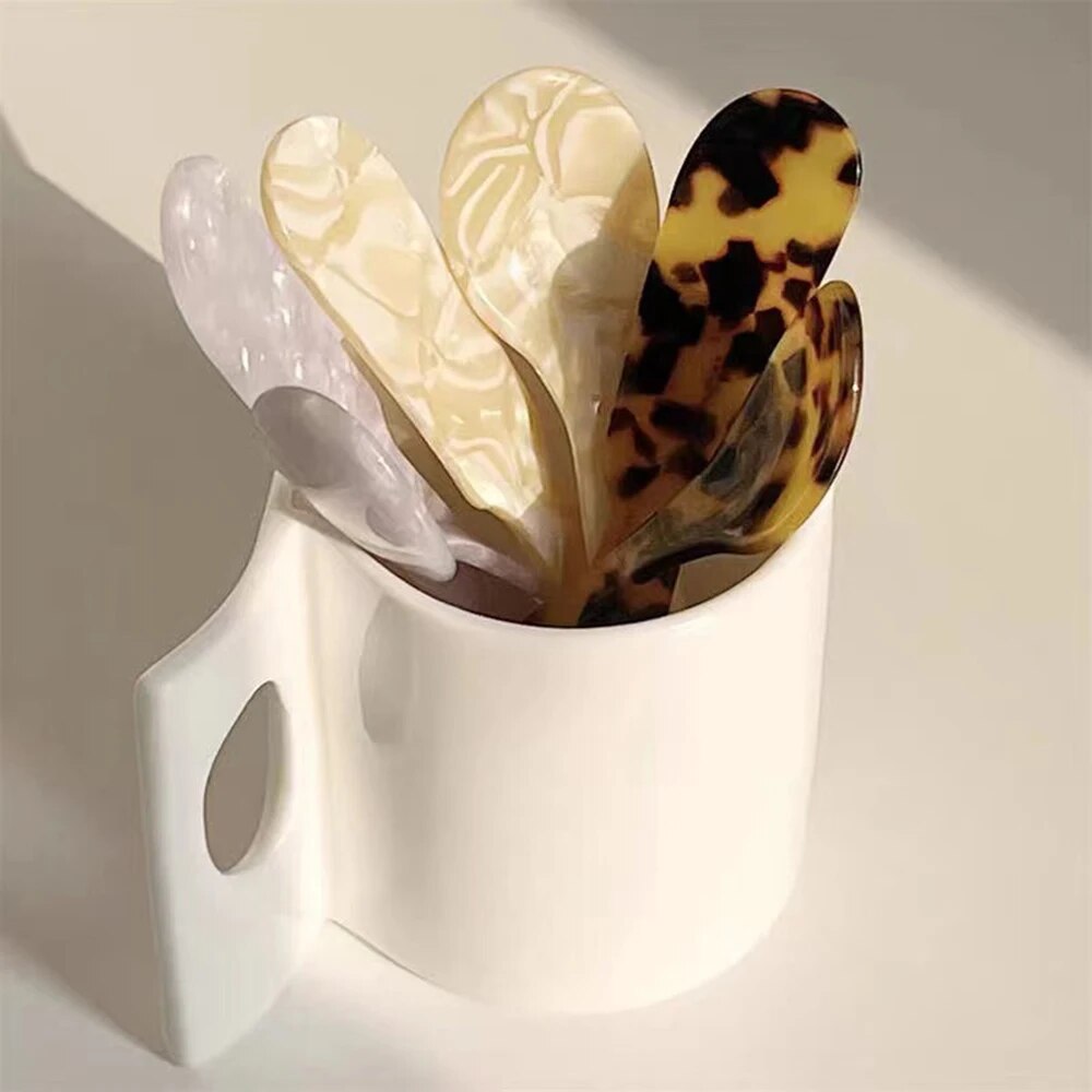 Decorative Dessert Spoon & Knife. 
Tortoise shell style acrylic plastic tablewear set - 2 piece.